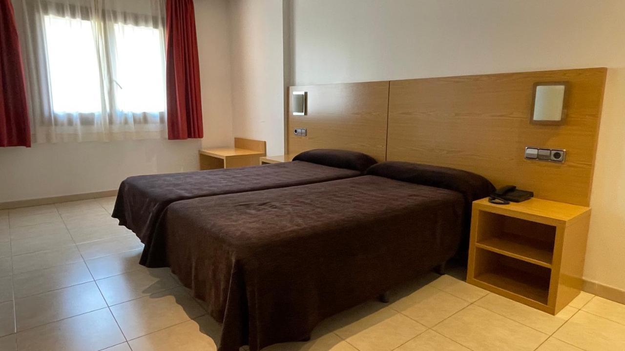Hotel Font Del Pla La Jonquera Ngoại thất bức ảnh