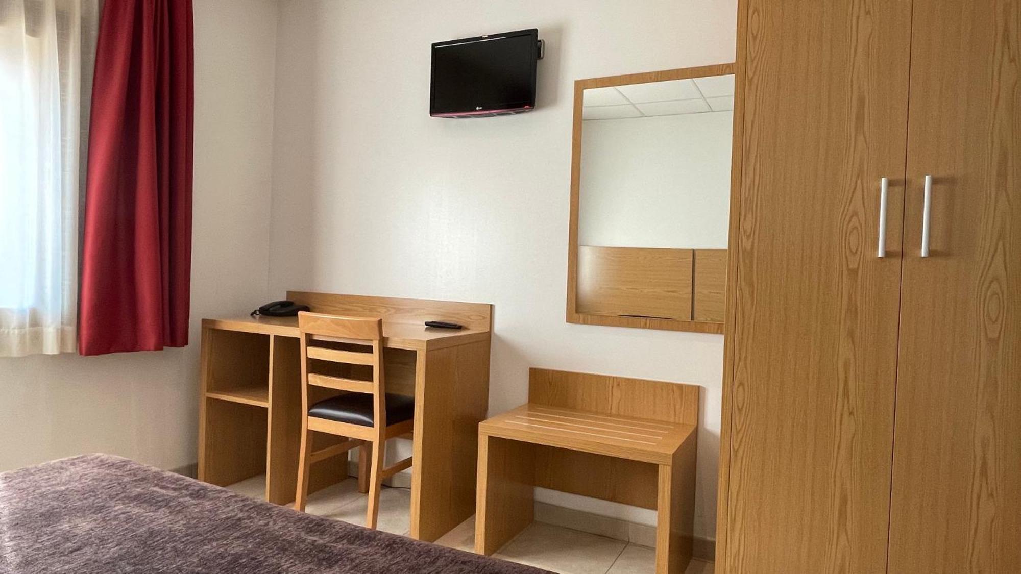 Hotel Font Del Pla La Jonquera Ngoại thất bức ảnh