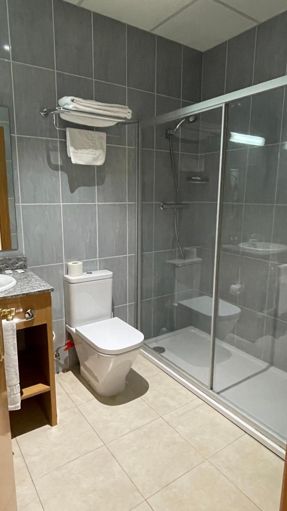 Hotel Font Del Pla La Jonquera Ngoại thất bức ảnh
