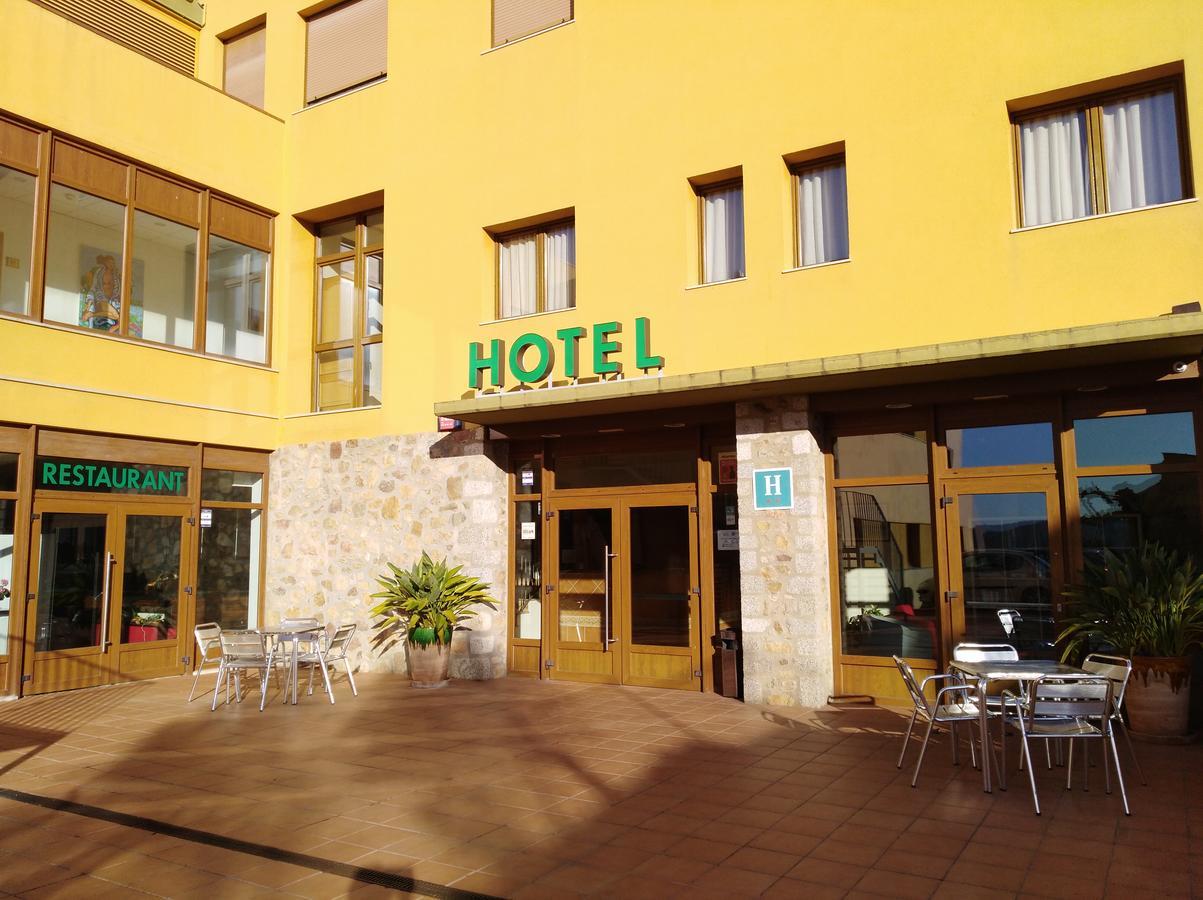 Hotel Font Del Pla La Jonquera Ngoại thất bức ảnh